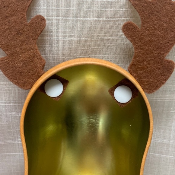 Set of two 3-D 12" tins: Reindeer & Santa Claus - Picture 11 of 11